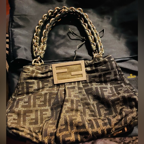 FENDI Zucca MIA Large  Bag. Like new condition.full inclusion . Authentic w/COA - Picture 6 of 16